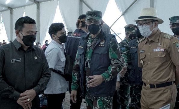 Kadisdik Jabar Dampingi Gubernur Hadiri Vaksinasi Covid-19 di Area Masjid Al-Jabbar