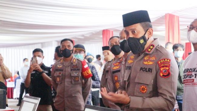 Kapolda Jabar Tinjau Vaksinasi Merdeka di Ponpes Baitul Arqom