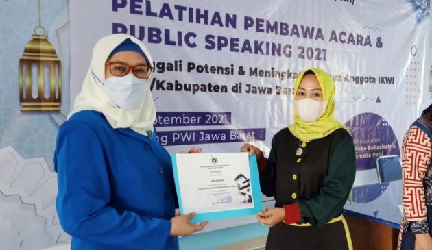 IKWI Jabar Gelar Pelatihan Pembawa Acara Bagi Anggota IKWI se-Jawa Barat