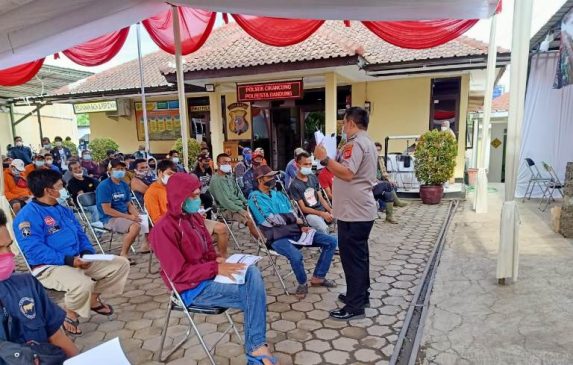 Polisi Kawal dan Jaga Ketat Serbuan Vaksinasi Presisi di Tengah PPKM Level 3 Bagi Masyarakat