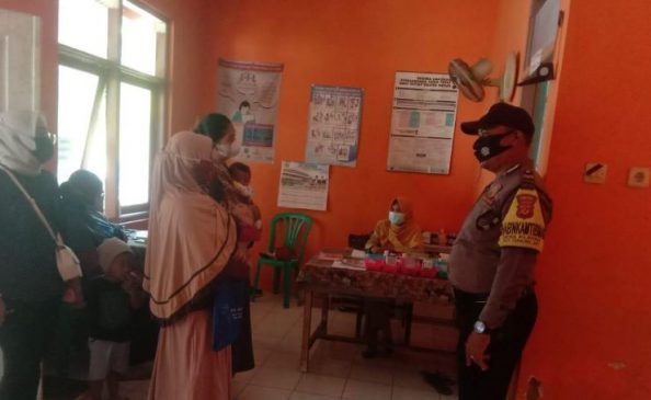 Berikan Rasa Aman, Polisi Monitoring Vaksinasi Balita dan Ibu Hamil di Masa PPKM
