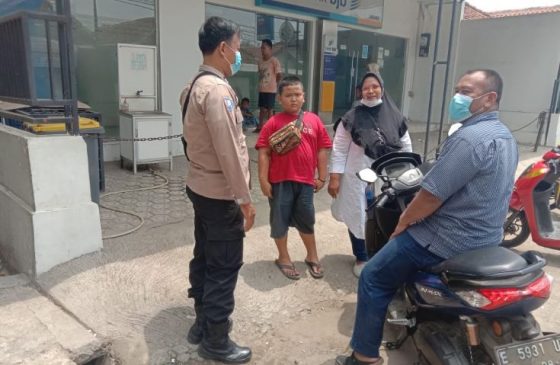 Cegah Covid-19, Polisi Tegur Warga yang Tak Pakai Masker di Masa PPKM