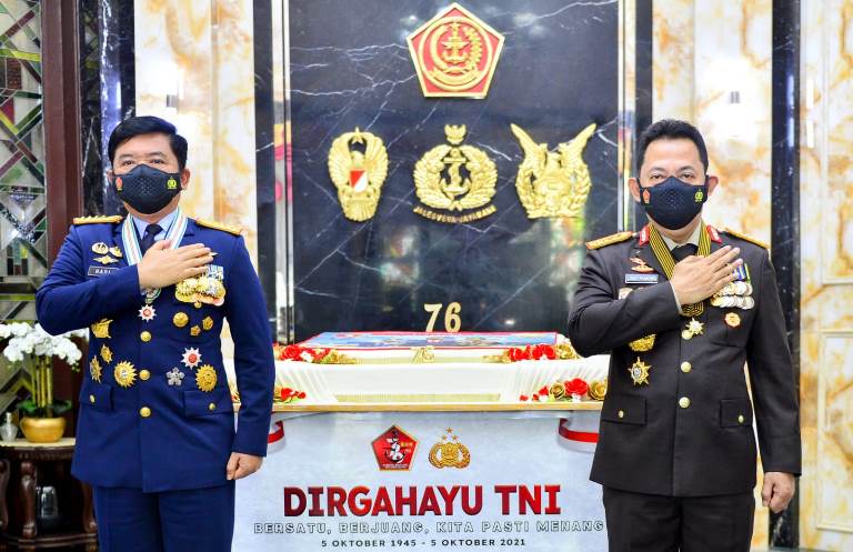 Panglima TNI bersama Kapolri memperingati HUT TNI ke-76.