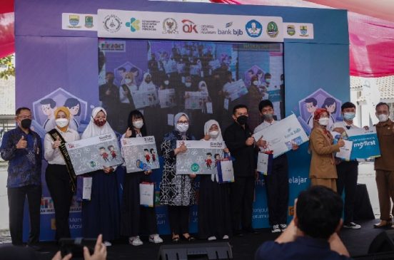 bank bjb Dukung Vaksinasi Pelajar, dan Edukasi Keuangan Pelajar Melalui Program Simpel