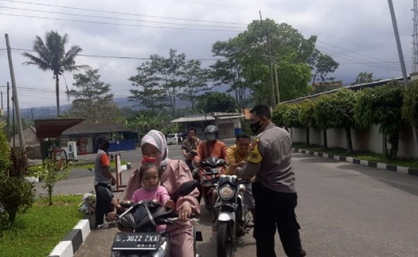 Ops Yustisi, Polisi Bagikan Masker Gratis dan Berikan Edukasi Prokes