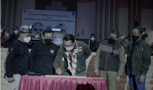 Kadisdik Dampingi Gubernur Jabar Resmikan Auditorium SMKN 2 Cibinong