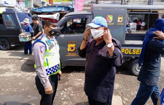 Operasi Zebra Lodaya 2021 Polisi Bagi-Bagi Masker di Masa PPKM