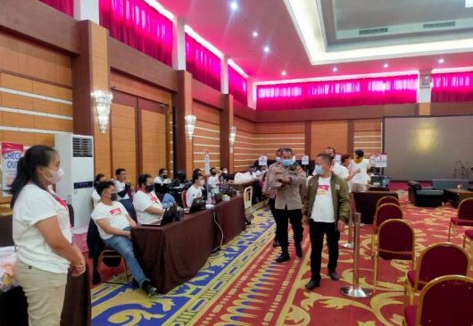 Polisi Monitoring dan Ajak Masyarakat Ikuti Anjuran Pemerintah laksanakan Vaksinasi Covid-19 di Tengah PPKM