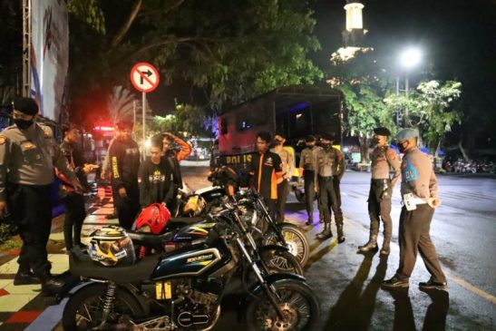 Polisi Sasar Sejumlah Titik Keramaian Terapkan Prokes di Masa PPKM