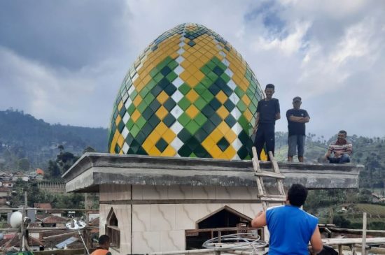 HDCI Peduli Bangsa, Berikan Bantuan Kubah Masjid