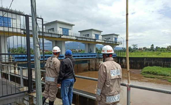 Tim Patroli SAR Sat Brimob Polda Jabar Cek Bendungan Copong Garut