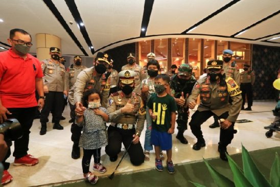 Kakorlantas, Asops, dan Kadiv Humas Polri Pastikan Penerapan Prokes di Tempat Publik Surabaya Berjalan dengan Baik