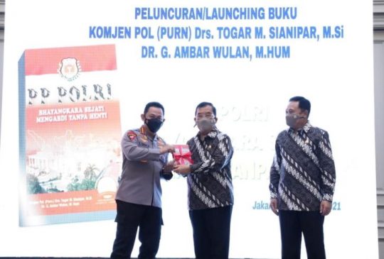 Kapolri: Buku ‘Bhayangkara Sejati Mengabdi tanpa henti’ Jadi Renungan Polri untuk Jadi Lebih Baik