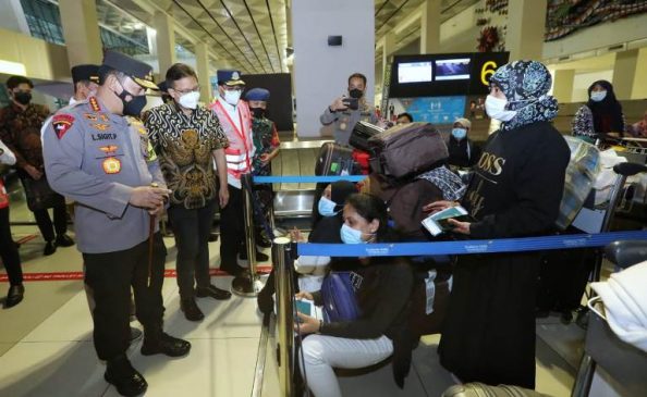 Kapolri Tinjau Bandara Soetta H-1 Natal, Minta Pengawasan Ketat Masa Karantina PPI