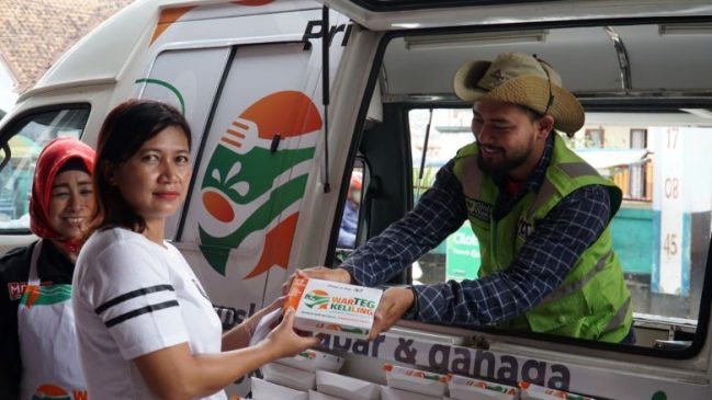 Serikat Pegawai BJBS, Bersama ACT dan PWI Kota Bandung Sajikan Hidangan Siap Santap di Jatinangor