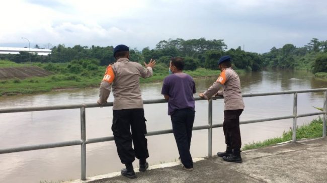 Antisipasi Penanggulangan Bencana, Sat Brimob Polda Jabar Tinjau Debit Air Bendungan Copong Garut