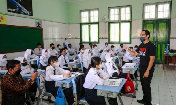 Cek PTM 100 Persen, Mendikbudristek Kunjungi SMPN 2 Bandung