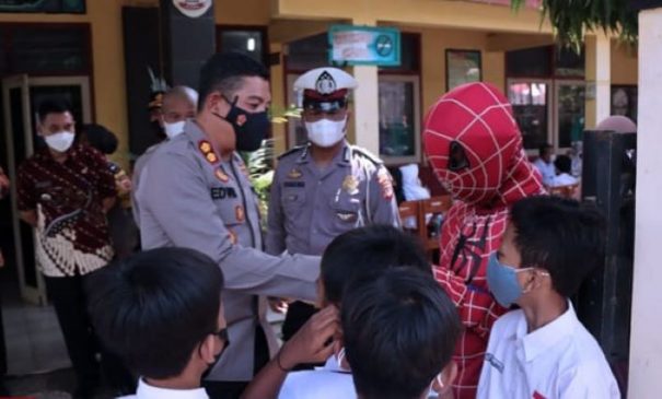 Dihadiri Polisi, Spider-Man Hingga Badut Turun Langsung Pada Vaksinasi Anak Majalengka