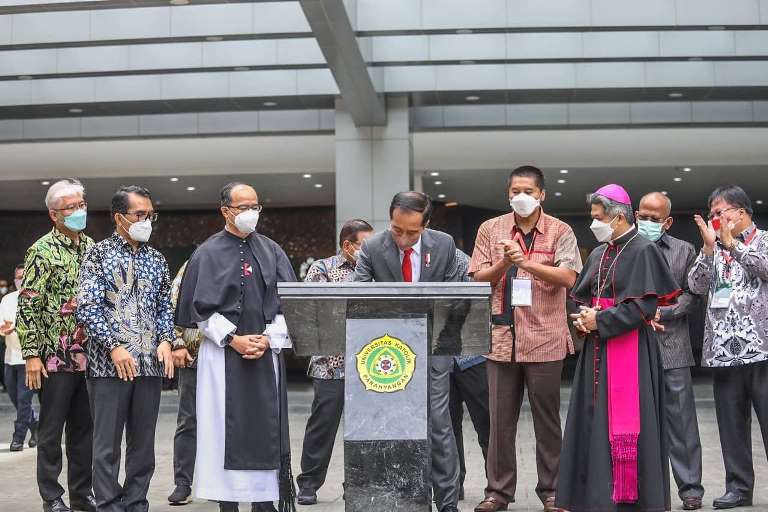 Hadiri Dies Natalis ke 67 Unpar, Jokowi Pandemi Covid-19 Tingkatkan Gotong Royong Rakyat Indonesia