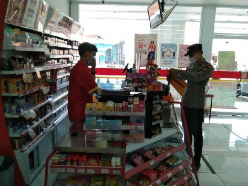 Kabid Humas Polda Jabar: Jaga Kamtibmas, Polisi Laksanakan Sambang Minimarket