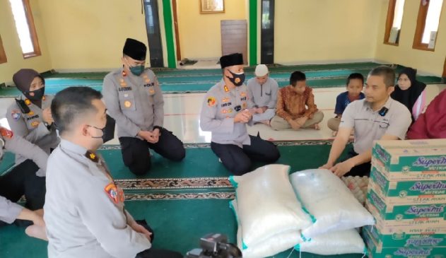 Kabid Humas Polda Jabar: Polisi Kembali Salurkan Bansos di SLB Negeri Citeureup Cimahi