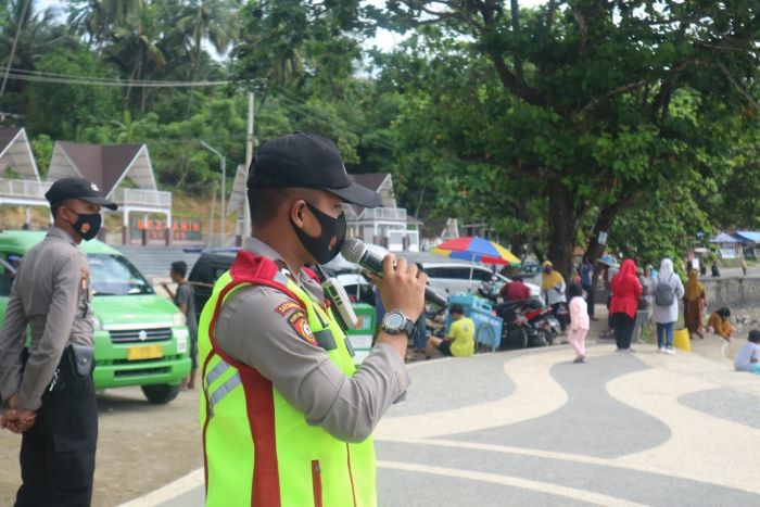 Kabid Humas Polda Jabar Cegah Penularan Varian Baru Omicron, Polisi Intensifkan Imbauan Prokes di Kawasan Wisata
