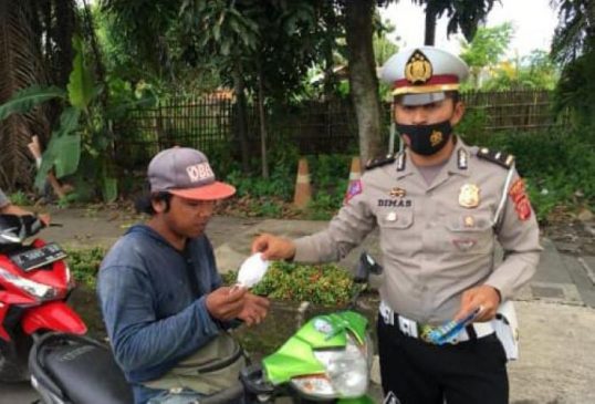 Kabid Humas Polda Jabar: Polisi Edukasi Prokes di Masa PPKM