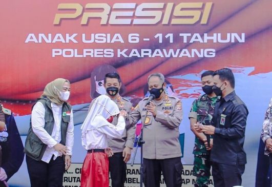 Kapolda Jabar Tinjau Vaksinasi Anak Presisi di SDN Pinayungan II Karawang