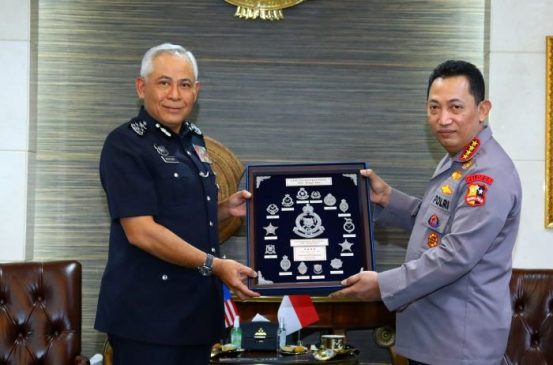 Kapolri Bahas PMI Ilegal Hingga Penanganan Covid-19 dengan Kepala Kepolisian Malaysia