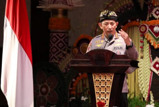 Kapolri Kukuhkan Bankamda dan Sipandu Beradat untuk Jaga Kekayaan Desa Adat di Bali