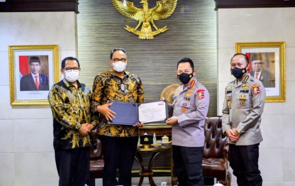Kapolri Terima Sertifikat CSFA dari BPK, Harapkan Personel Polisi Miliki Kemampuan Auditor