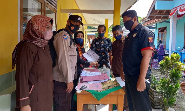 Polisi Gelar Pelaksanaan Vaksin Usia 6-11 Tahun di SDN Setiap Harinya
