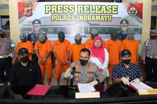 Polres Indramayu Polda Jabar Gelar Konferensi Pers Ungkap Kasus Tindak Pidana Pencurian dan Penadahan Sepeda Motor