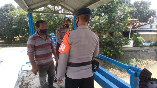 Sat Brimob Polda Jabar Patroli Siaga SAR Cek Rutin ke Titik Rawan Banjir di Kabupaten Cirebon