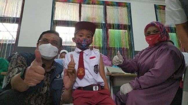 Vaksinasi di SDN 006 Ditinjau Langsung oleh Ketua DPRD Kota Bandung