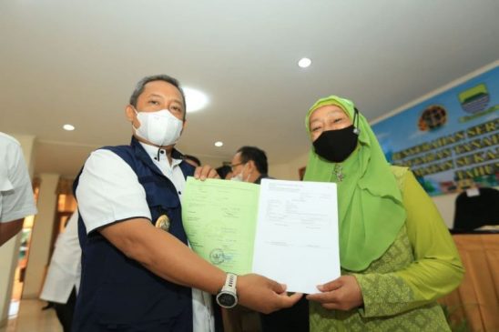 Warga Sukajadi Terima 1.200 Sertifikat Tanah dari Kantor Pertanahan dan Pemkot Bandung