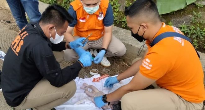 Warga temukan Sosok Jasad Bayi dalam Kain Kafan Dibungkus Kantong Plastik di Kp. Cikoneng