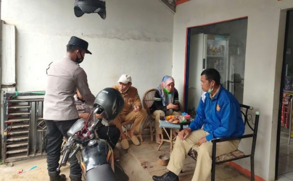 Berikan Pelayanan, Polisi Laksanakan Patroli Himbauan Prokes Kepada Masyarakat Desa