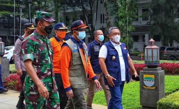 Cegah Penyebaran Covid-19, BNPB dan Pemkot Bandung Kolaborasi Bagikan Masker di 20 Titik