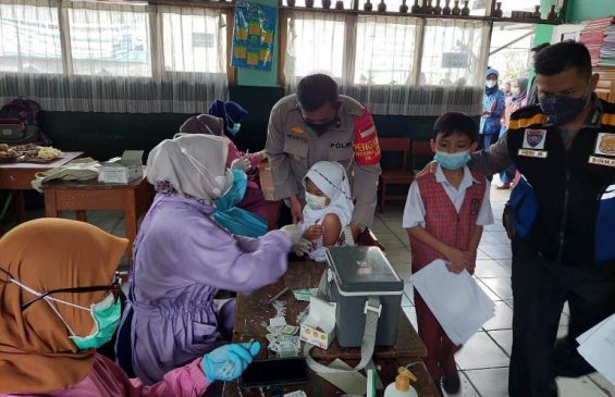 Cegah Penyebaran Virus Omicron di Lingkungan Sekolah, Polisi Kebut Vaksinasi Anak