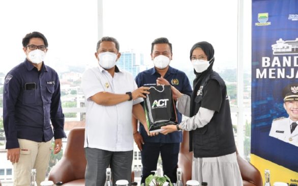 HPN 2022, PWI Kota Bandung Bersama ACT Bagikan Sembako ke Jurnalis