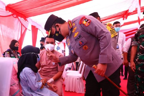 Kapolri Tinjau Vaksinasi di NTB, Minta Forkopimda Kendalikan Laju Covid-19 untuk Sukseskan Event Internasional