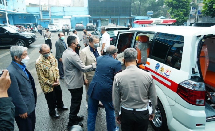 Polda Jabar Serahkan Kendaraan Hibah Kepada Pengurus Universitas Langlangbuana