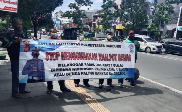 Kabid Humas Polda Jabar: Polisi Bentangkan Spanduk Imbauan Larangan Penggunaan Knalpot Bising