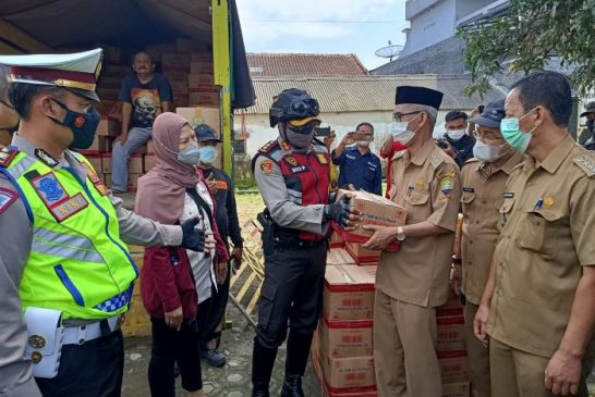 Kabid Humas Polda Jabar: Polri Tinjau Langsung Operasi Pasar Minyak Goreng di Sumedang
