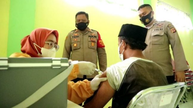 Kabid Humas Polda Jabar: Tak Ada Kata Libur, Polisi Terus Gelar Vaksinasi