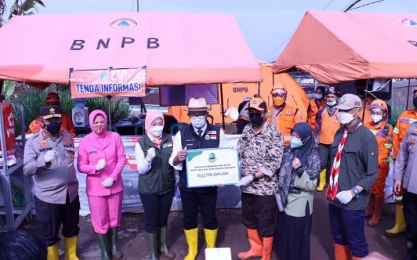 Kapolda Jabar Bersama Gubernur Tinjau Lokasi Bencana Alam dan Gerai Vaksin Presisi