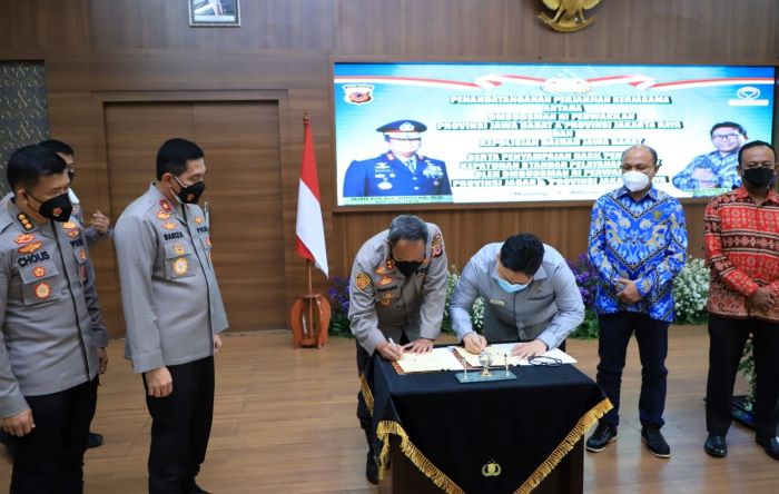 Kapolda Jabar Teken Perjanjian Kerja Sama dan Penyampaian Hasil Penilaian Ombudsman Tentang Kepatuhan Standar Pelayanan Publik