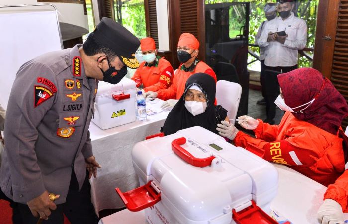 Kapolri Minta Vaksinasi Booster untuk Lansia Dimaksimalkan