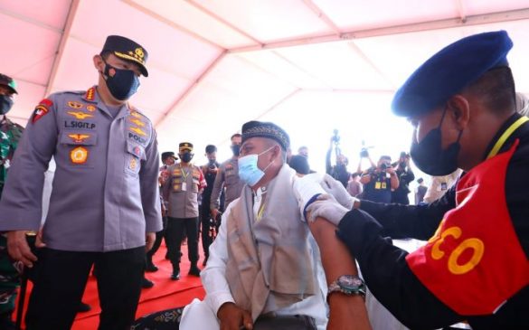 Kapolri Tinjau Vaksinasi di Aceh, Minta Forkopimda Lakukan Upaya Maksimal Cegah Peningkatan Positivity Rate